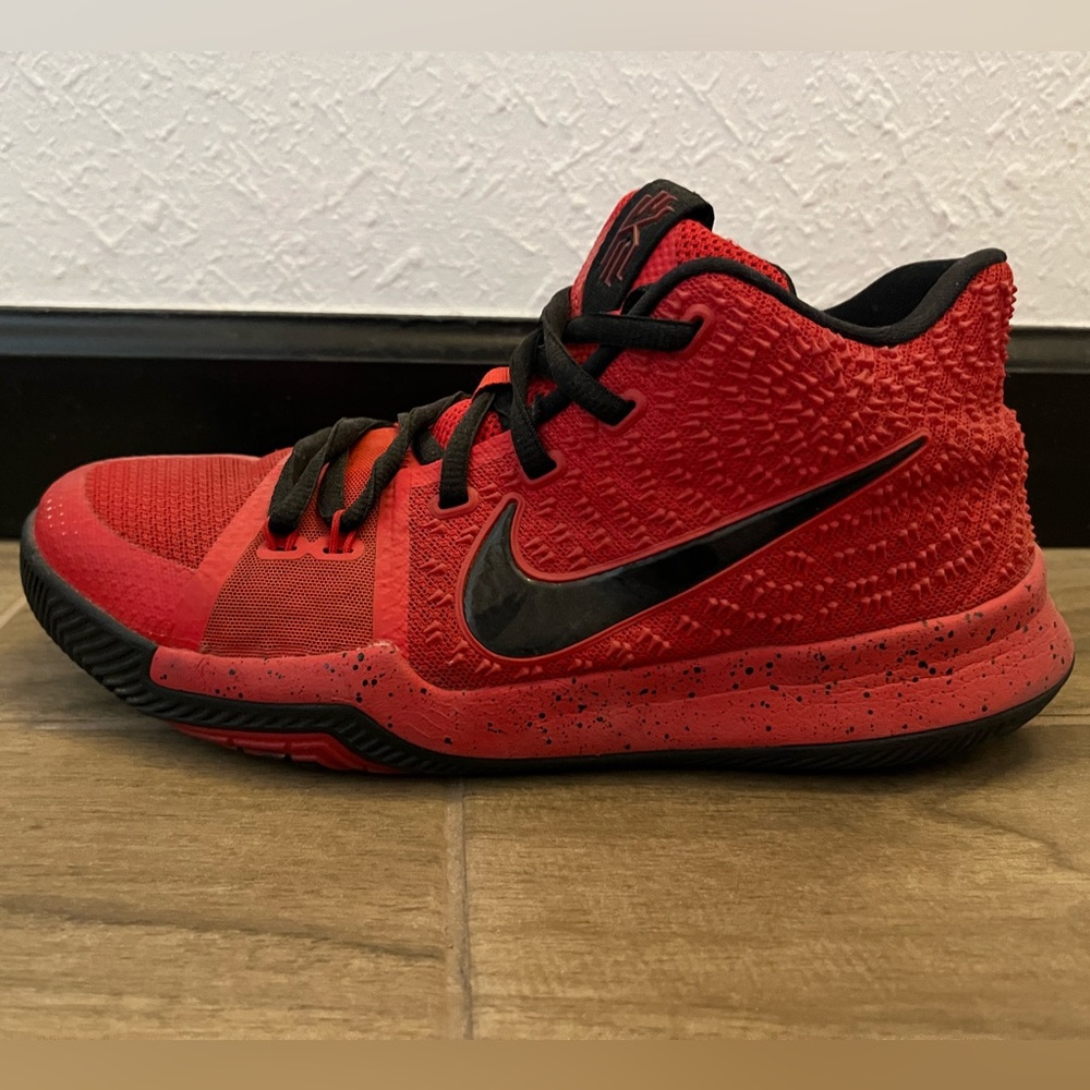 Nike Kyrie 3 GS 'Candy Apple. Size 7Y'
